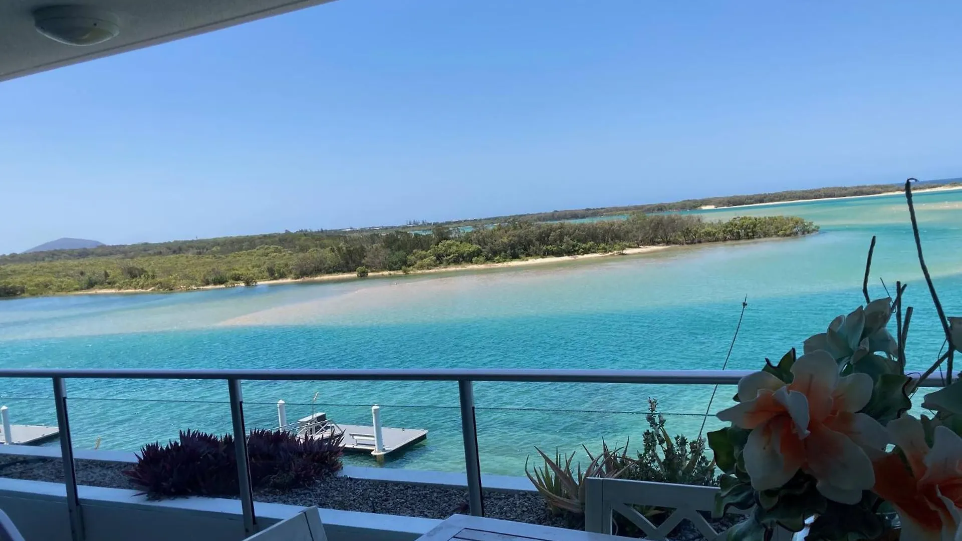 מרוצ'ידור Waves Maroochy River אוסטרליה