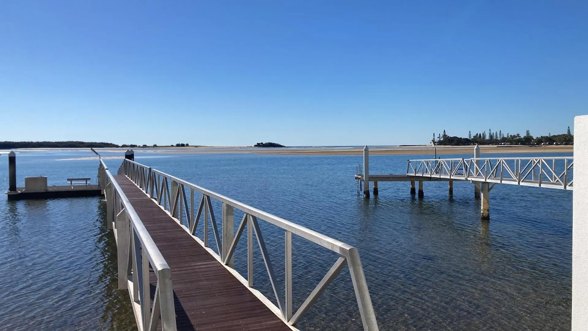 מלון דירות מרוצ'ידור Waves Maroochy River